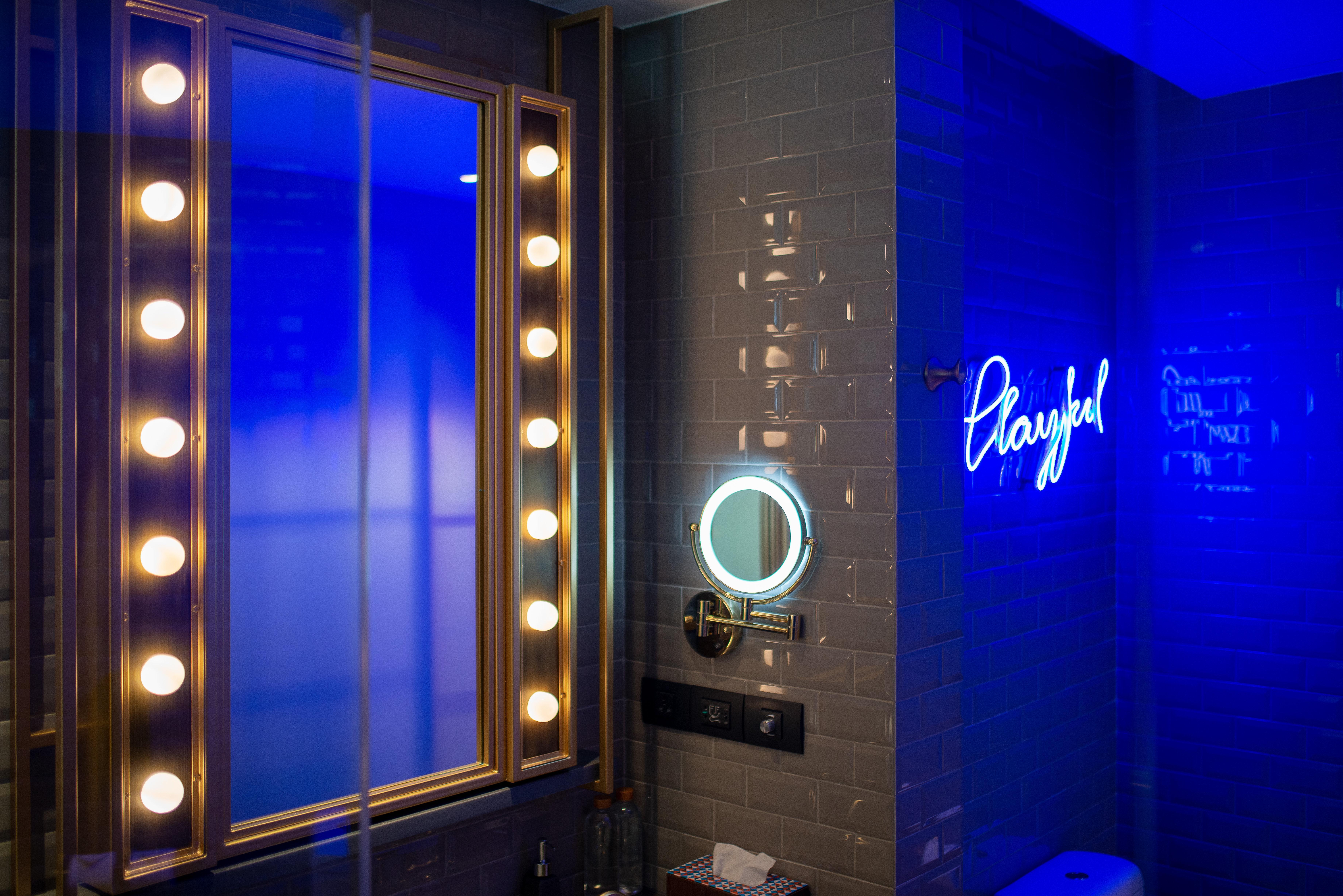 Hotel Indigo Phuket Patong By Ihg Luaran gambar The bathroom at Playful