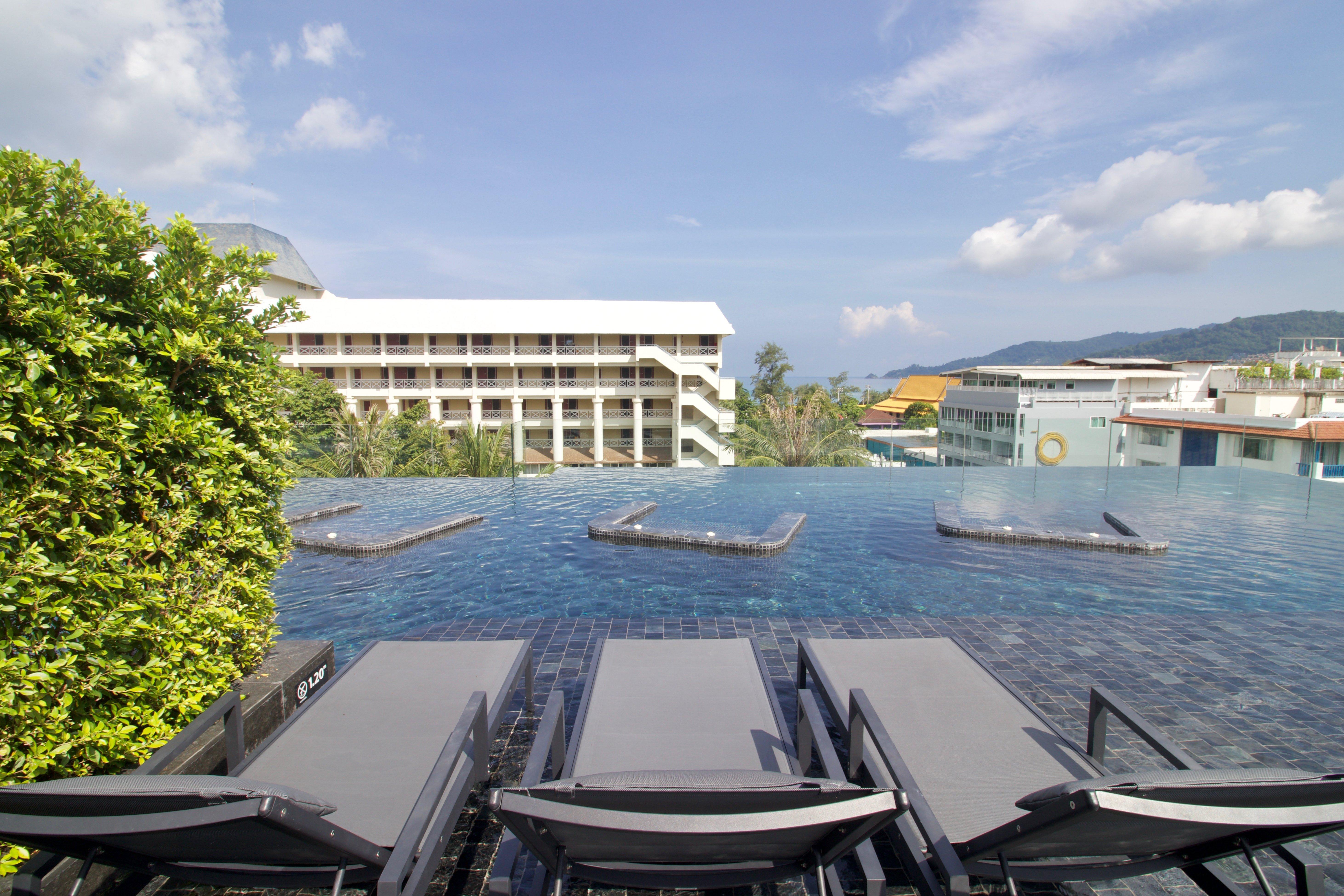 Hotel Indigo Phuket Patong By Ihg Luaran gambar The swimming pool at the hotel