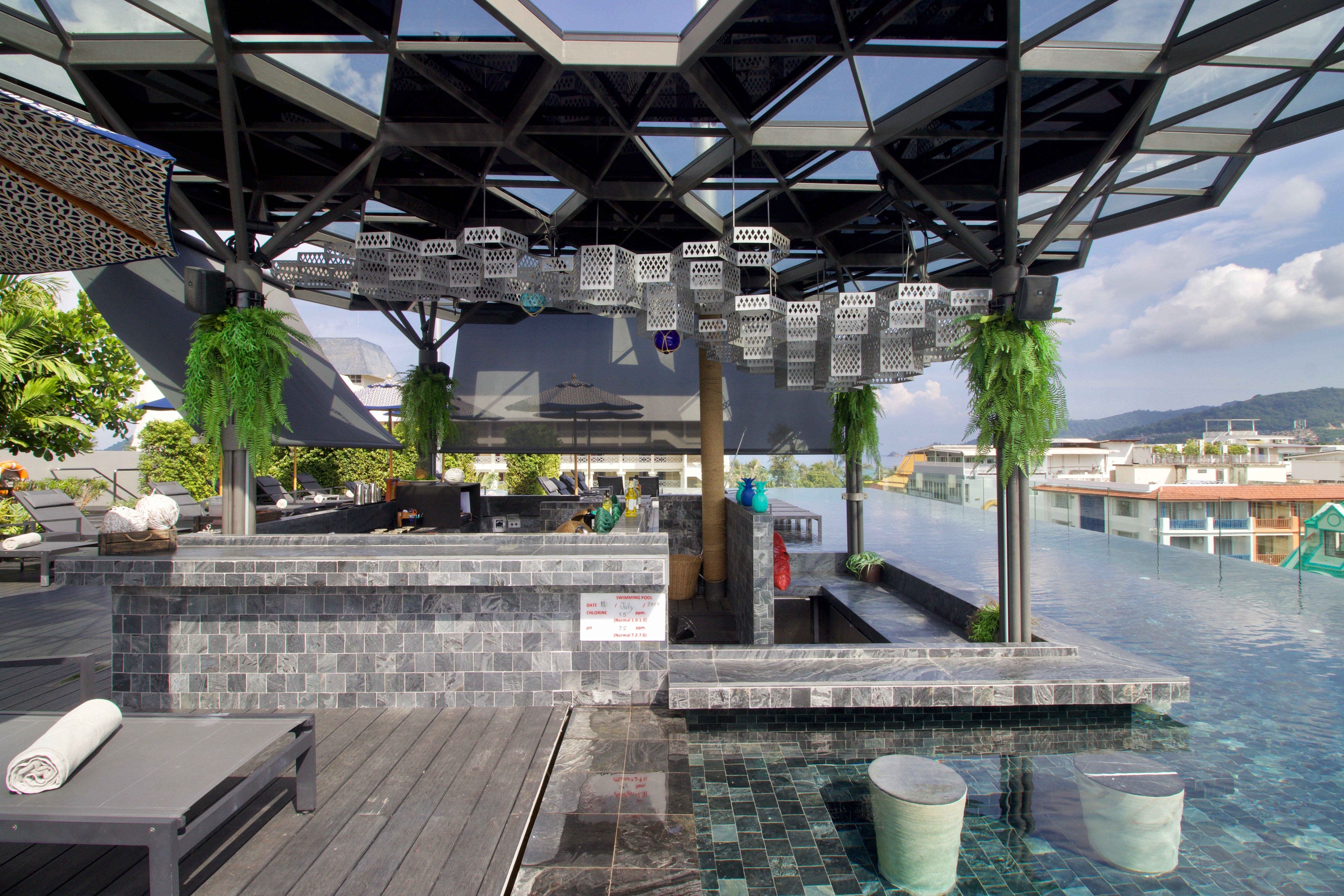 Hotel Indigo Phuket Patong By Ihg Luaran gambar The bar at the pool