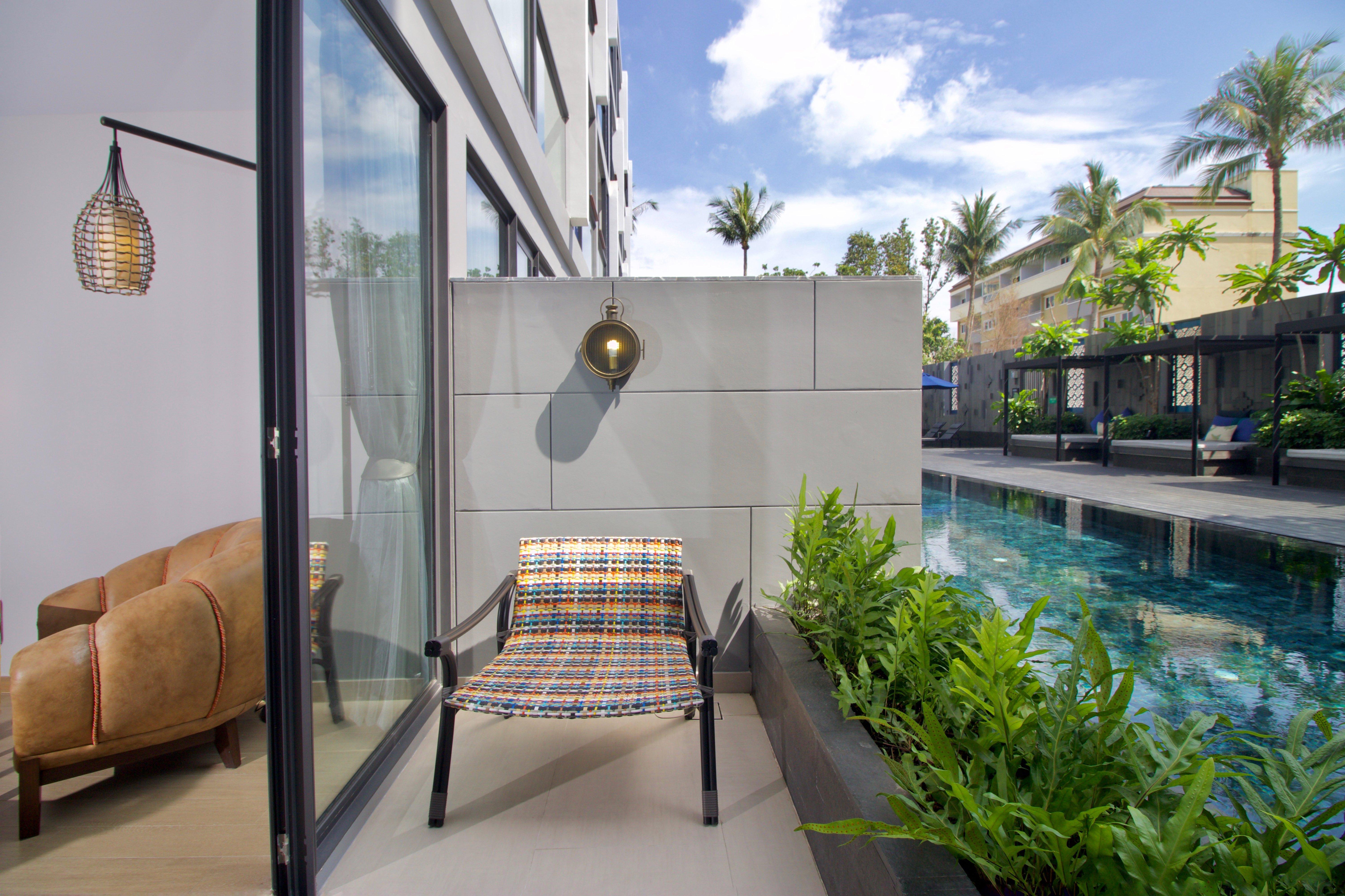 Hotel Indigo Phuket Patong By Ihg Luaran gambar The swimming pool at the hotel