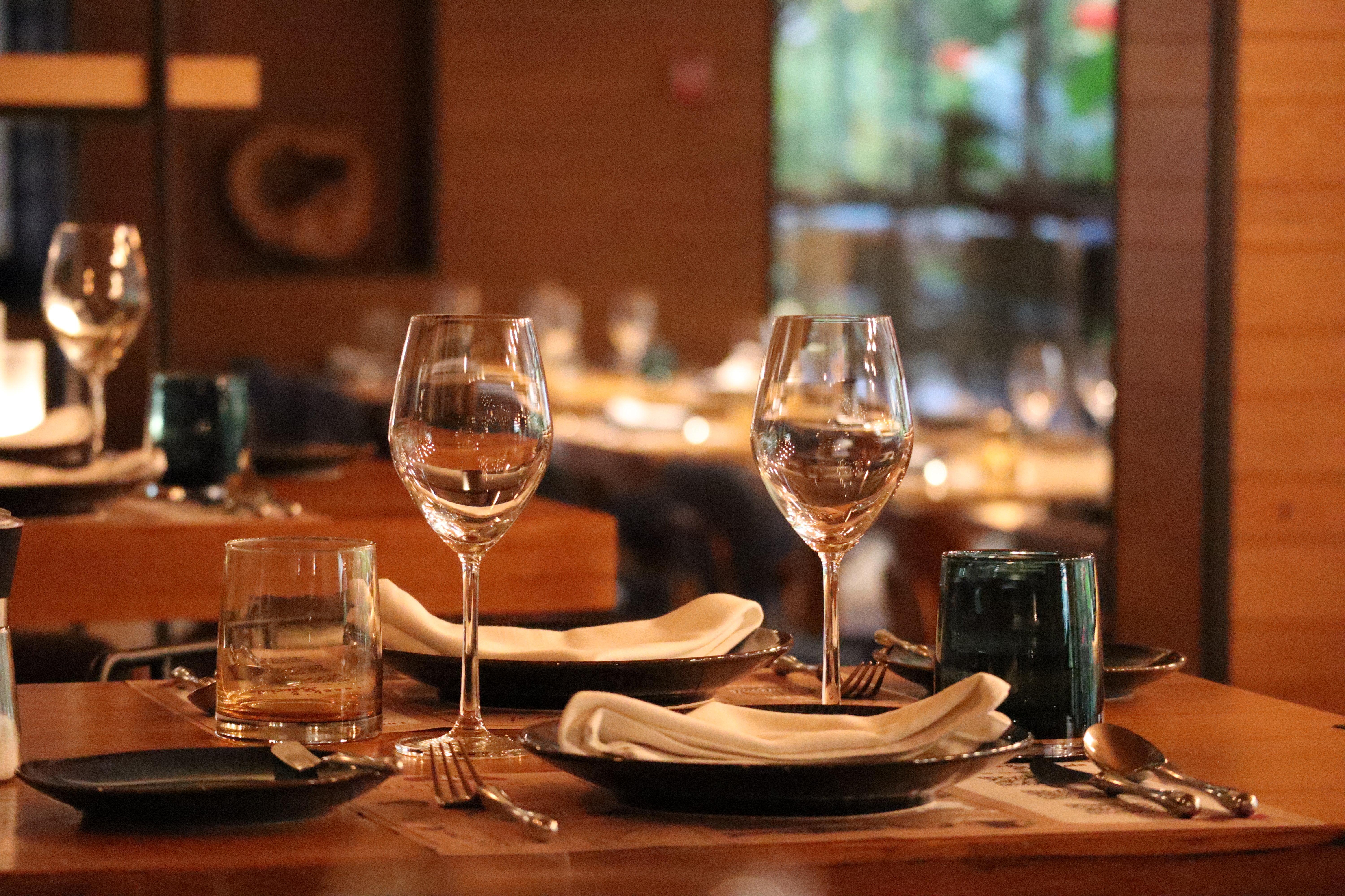 Hotel Indigo Phuket Patong By Ihg Luaran gambar A restaurant table set for service