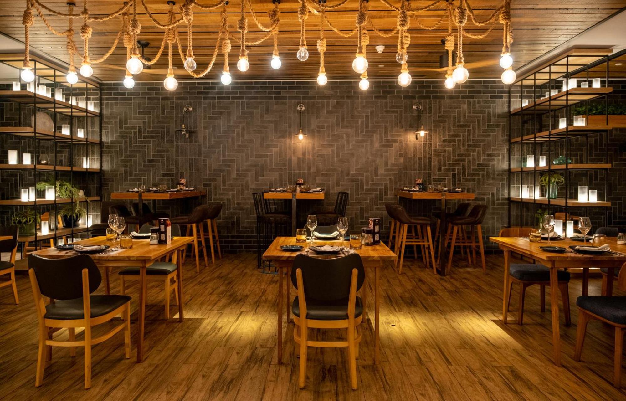 Hotel Indigo Phuket Patong By Ihg Luaran gambar Restaurant interior