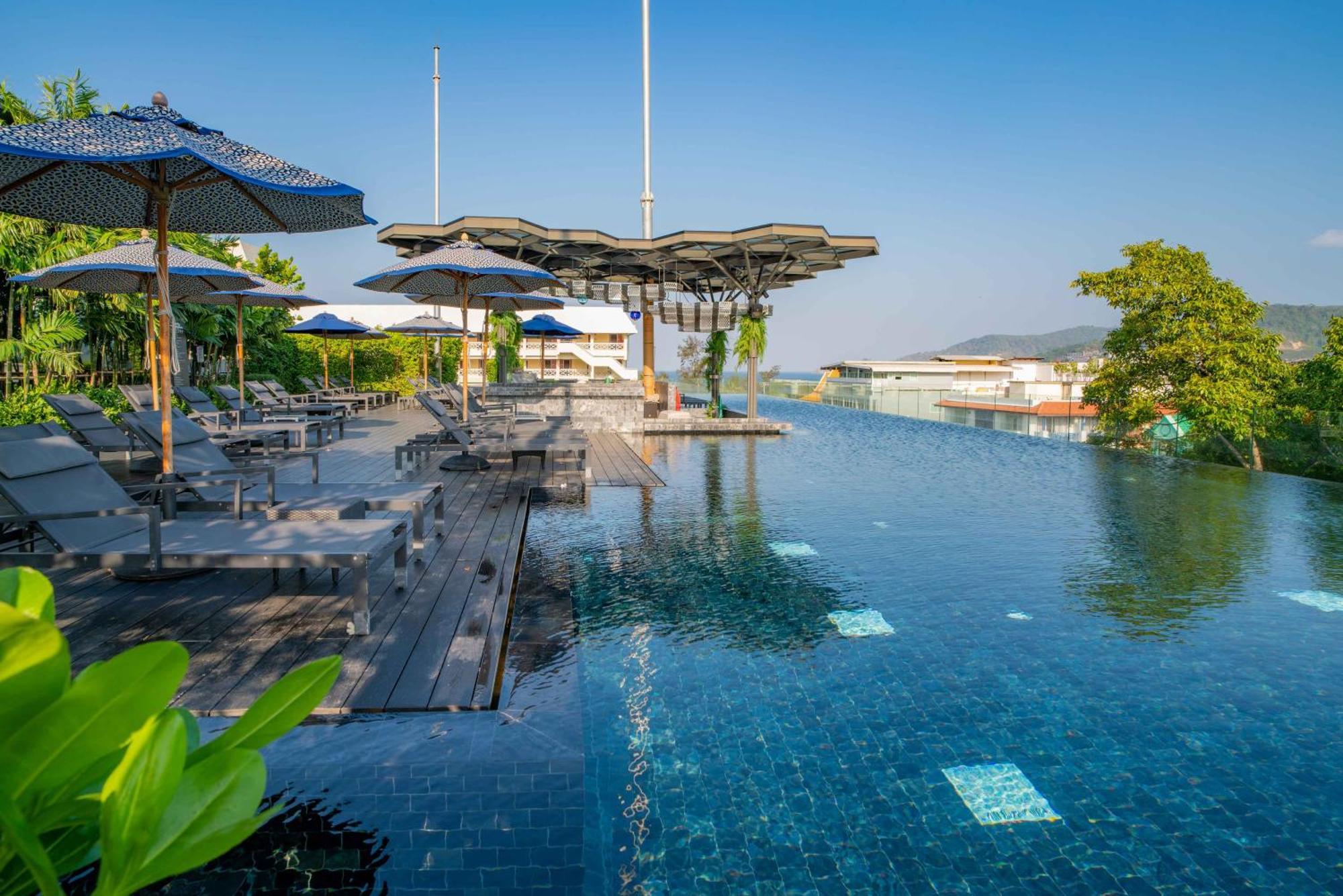 Hotel Indigo Phuket Patong By Ihg Luaran gambar Infinity pool at the hotel