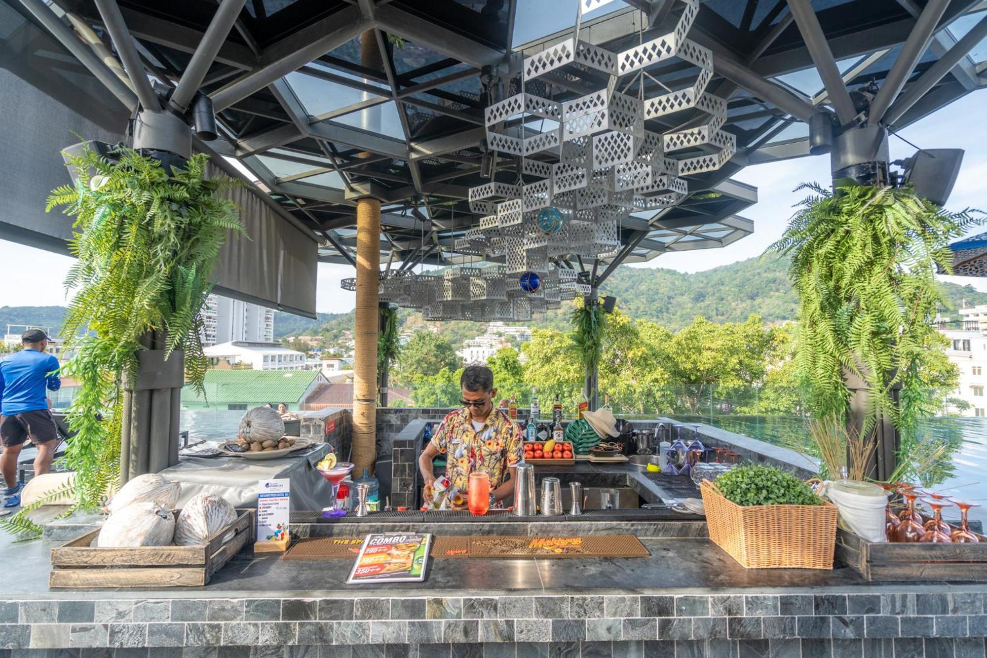 Hotel Indigo Phuket Patong By Ihg Luaran gambar The kitchen at the restaurant