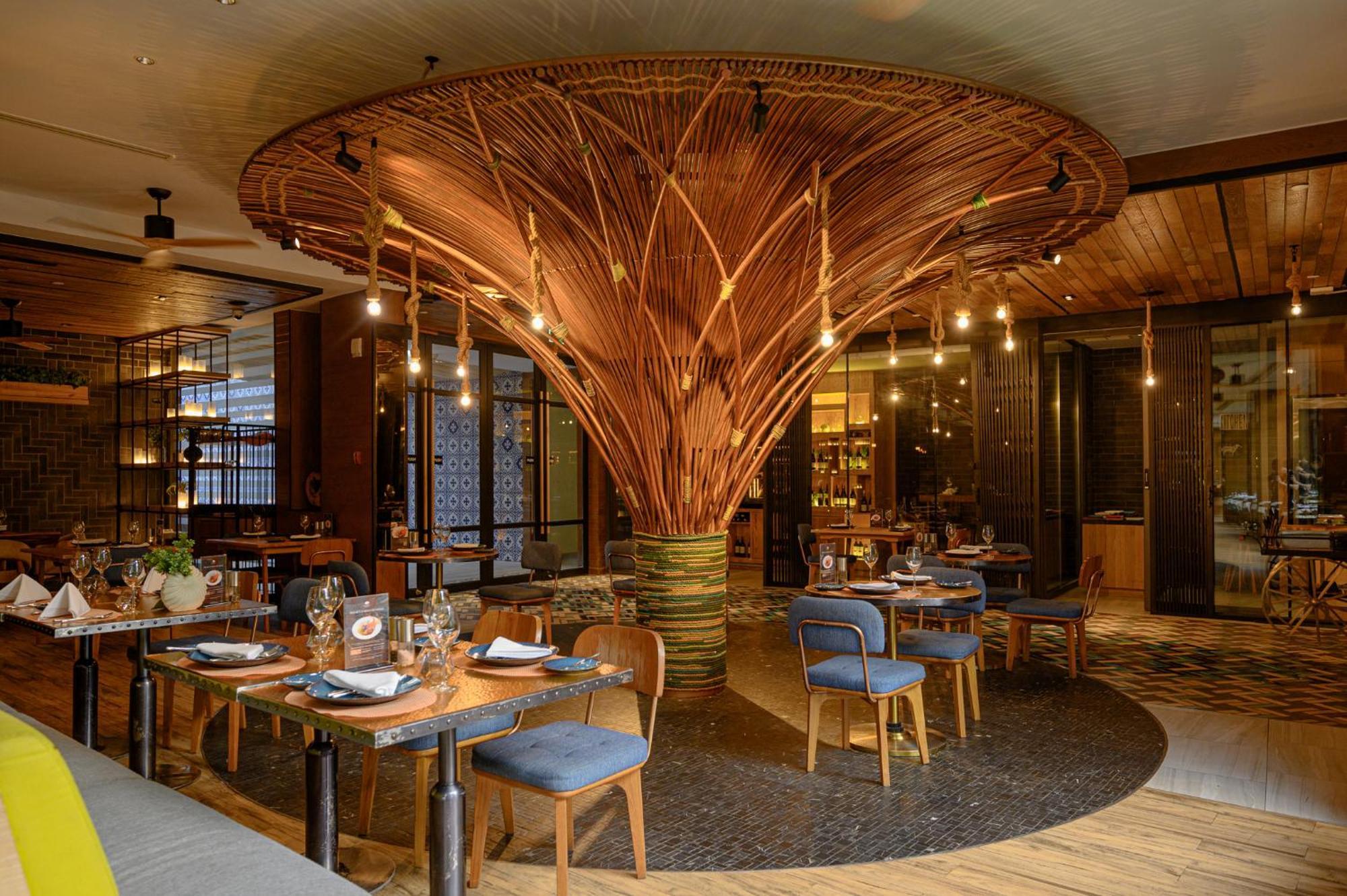 Hotel Indigo Phuket Patong By Ihg Luaran gambar The interior of the restaurant