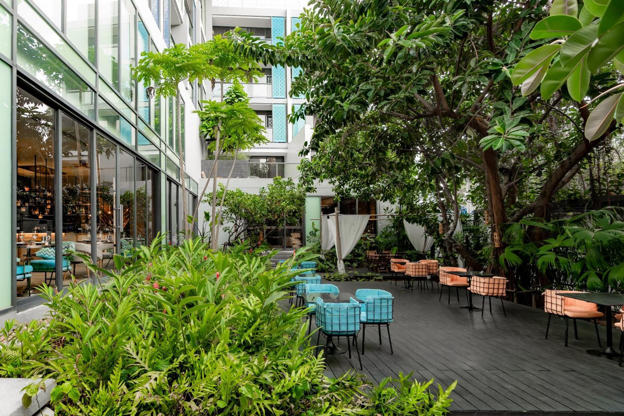 Hotel Indigo Phuket Patong By Ihg Luaran gambar The hotel's courtyard