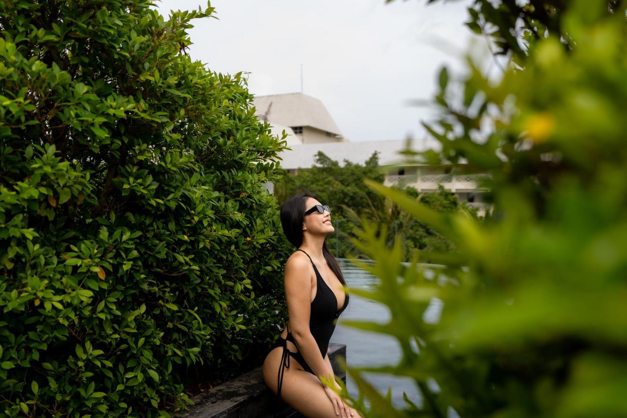Hotel Indigo Phuket Patong By Ihg Luaran gambar A woman wearing a monokini
